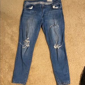 Distressed skinny jean
